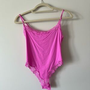 Skims fits everybody lace cami neon body suit- orchid size S